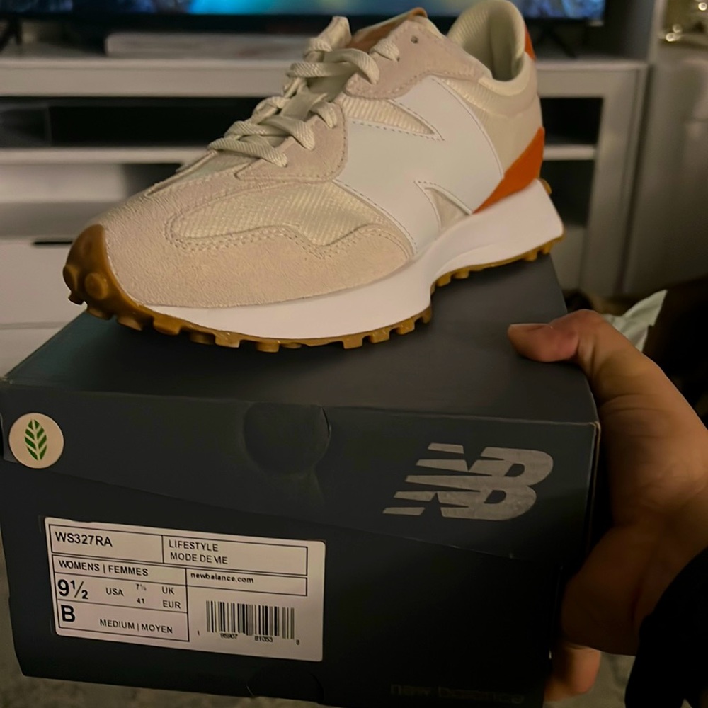 Beautiful New Balance 327